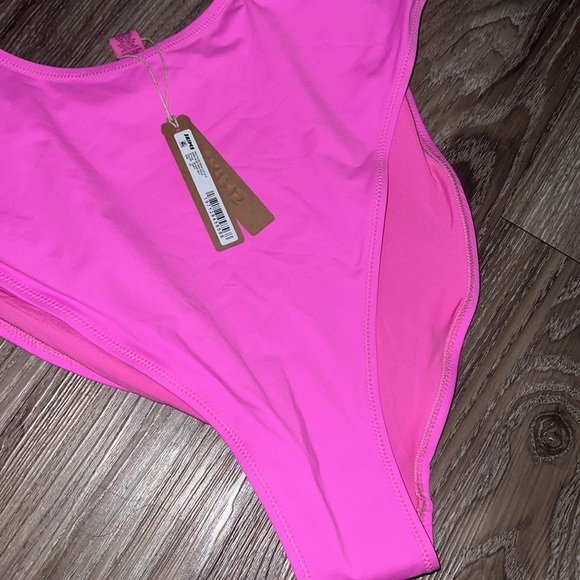 Skims NWT Recycled Swim Cut out Open Bust taffy - Picture 4 of 5